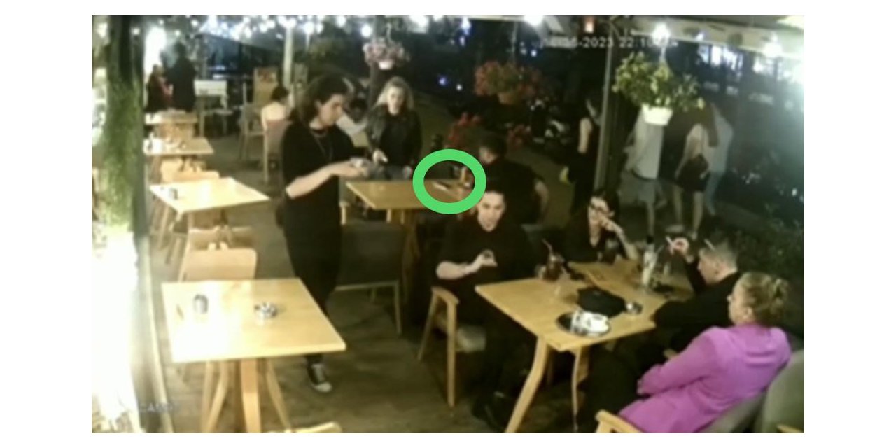 Kafede unutulan cep telefonunu çalan hırsızlar güvenlik kameralarına yakalandı