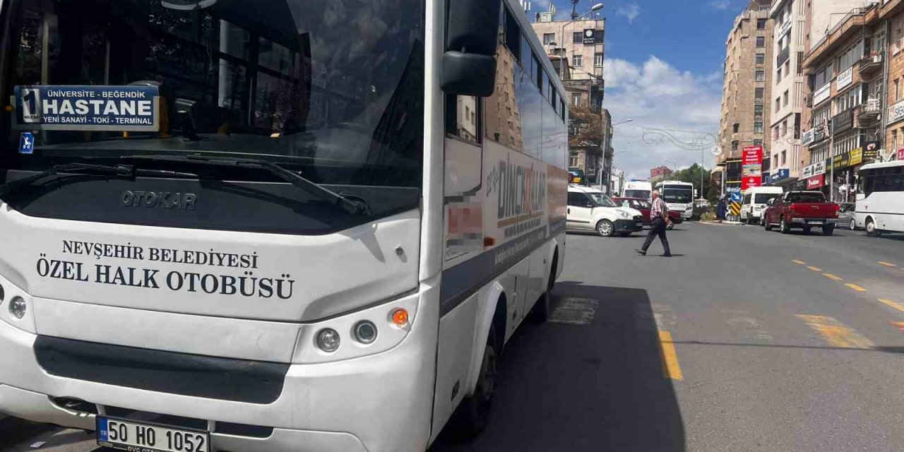 Halk otobüsüne çarpan yaya yaralandı