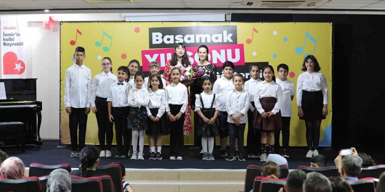 BASAMAK kursiyerleri yıl sonu gösterileriyle sahnede