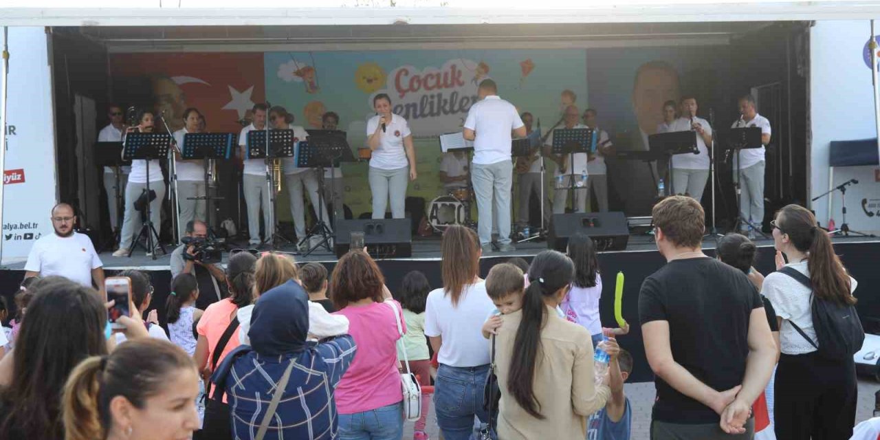 Kumlucalı çocukları Büyükşehir eğlendirdi