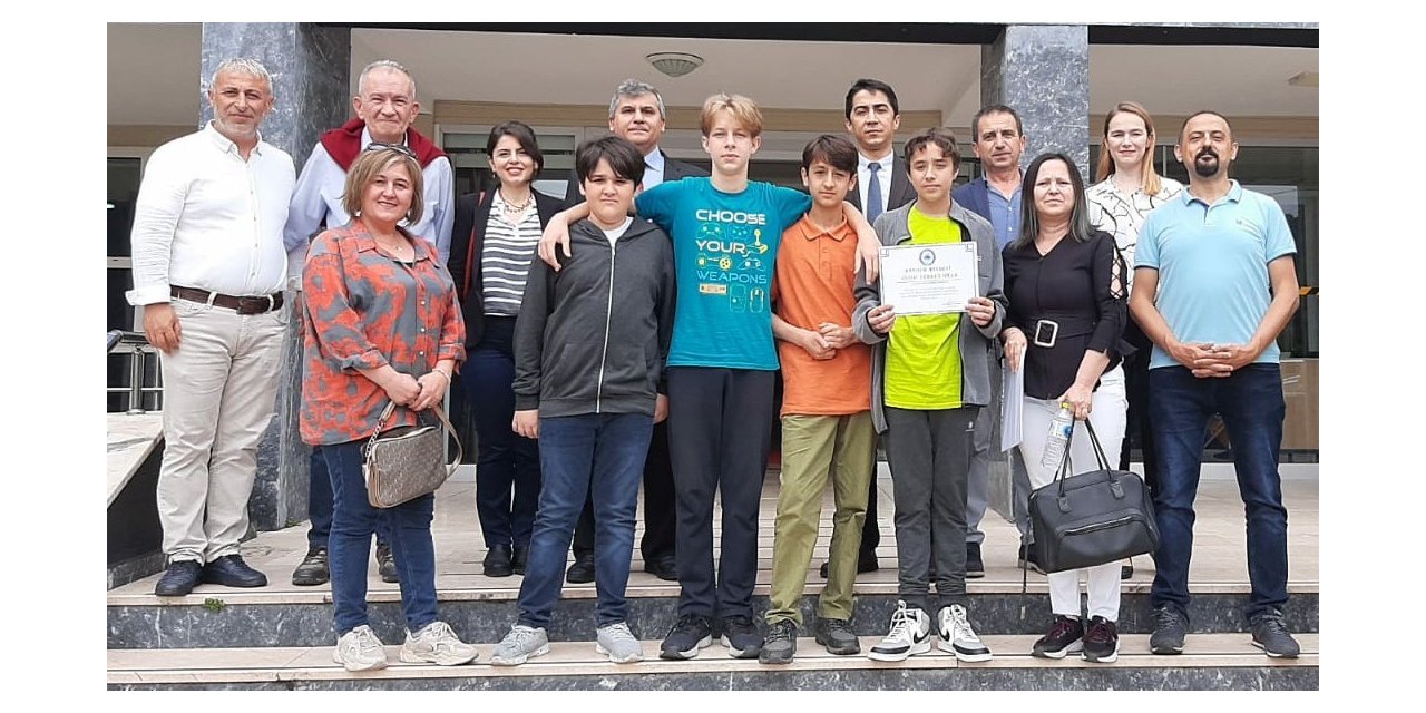 Mimar Sinan Ortaokulu Matematik ödüllerini aldı