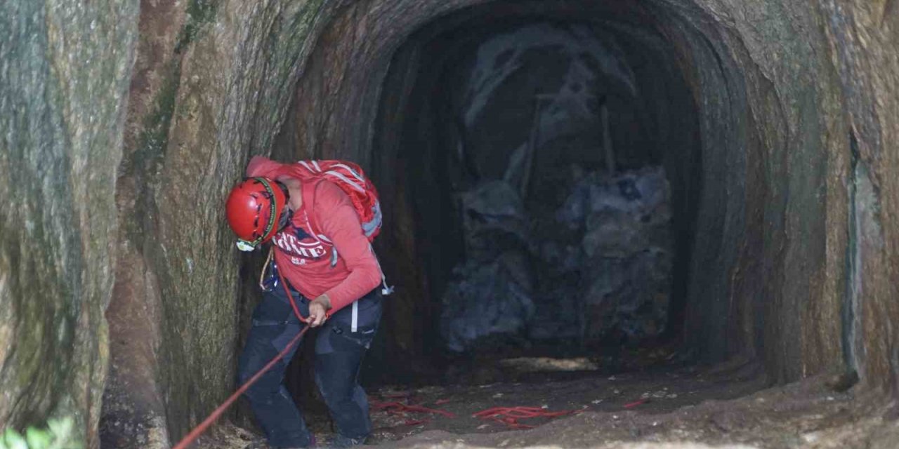 Definecilerden akıl almaz kazı: Mağaradaki manzarayla karşılaşınca şoke oldular