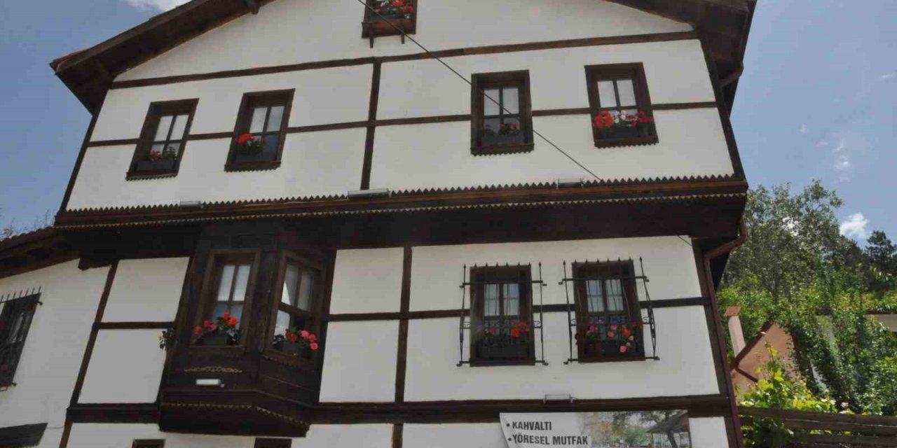 Çiftler bu tarihi konakta mutluluğa "evet" diyecek