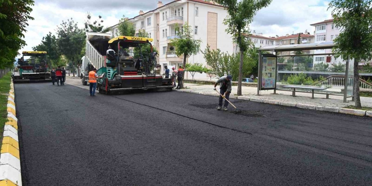 Akıllık kavşak yapıldı, yol asfaltlandı