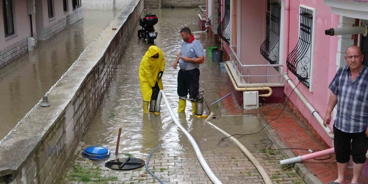 Tokat’ta sağanak hayatı felç etti,  27 iş yeri ve evleri su bastı