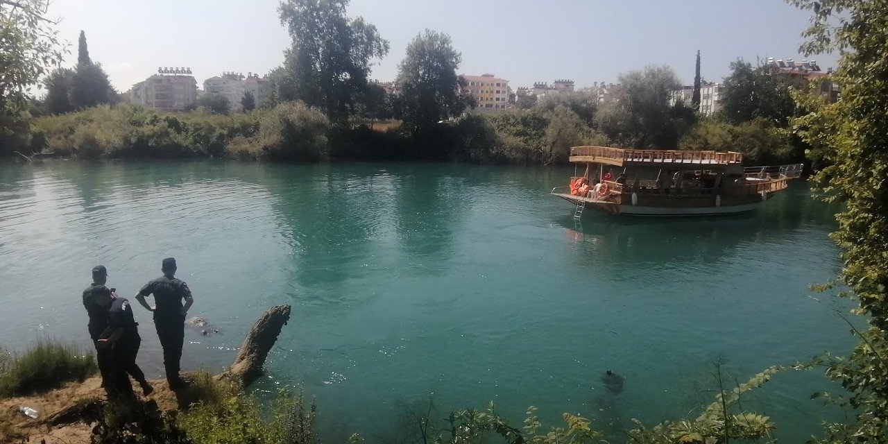 Manavgat Irmağı’nda sürüklenen kadın cesedi ekipleri harekete geçirdi
