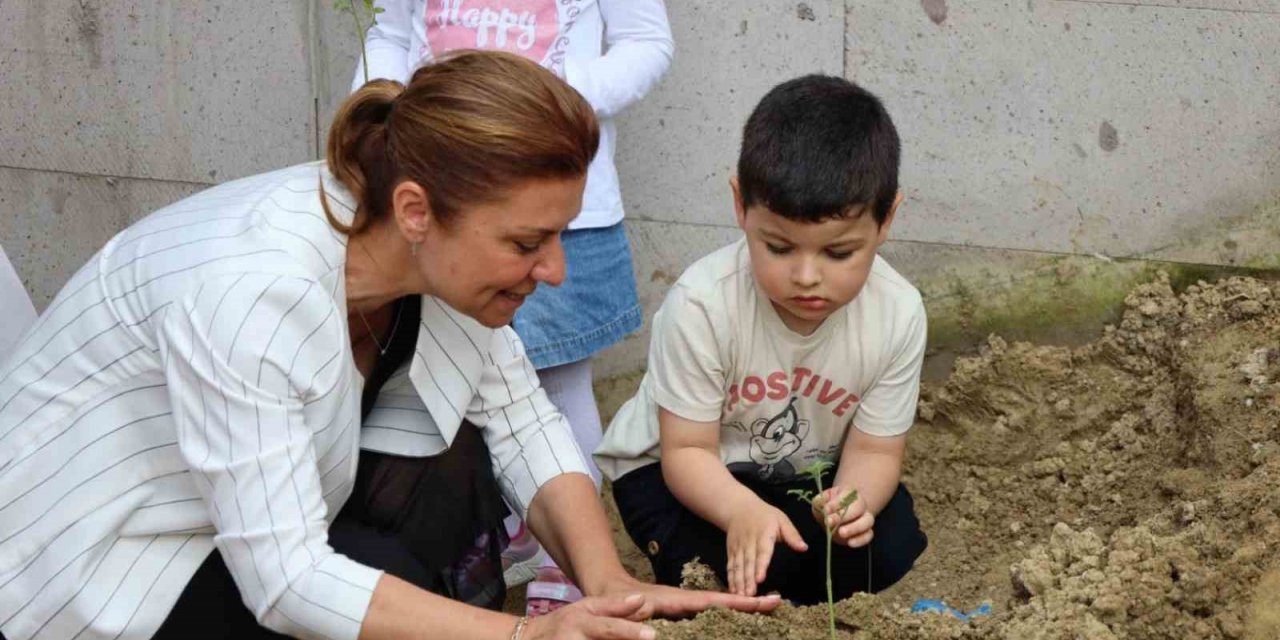 Başkan Köse, miniklerle fide dikti