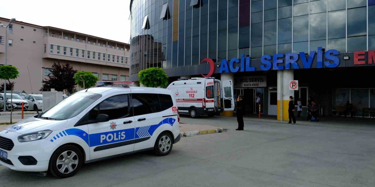 Evinde kalp krizi geçiren yaşlı kadın hastanede hayatını kaybetti