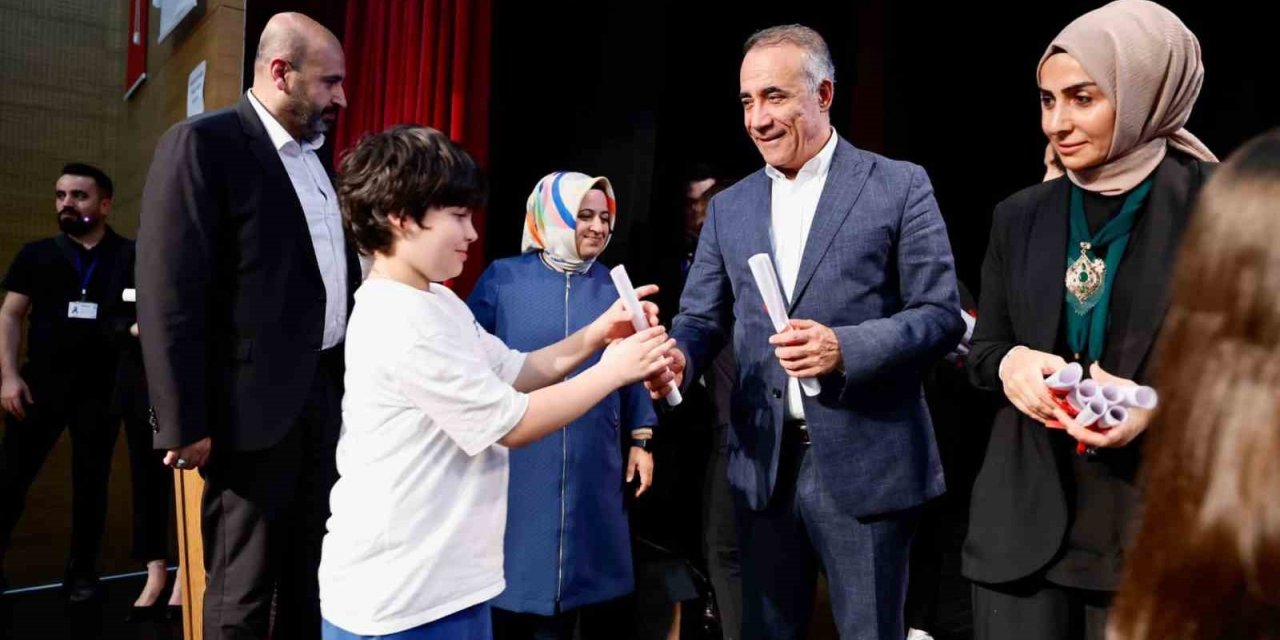Bilim merkezi öğrencileri yılsonu etkinliğinde yeteneklerini sergiledi