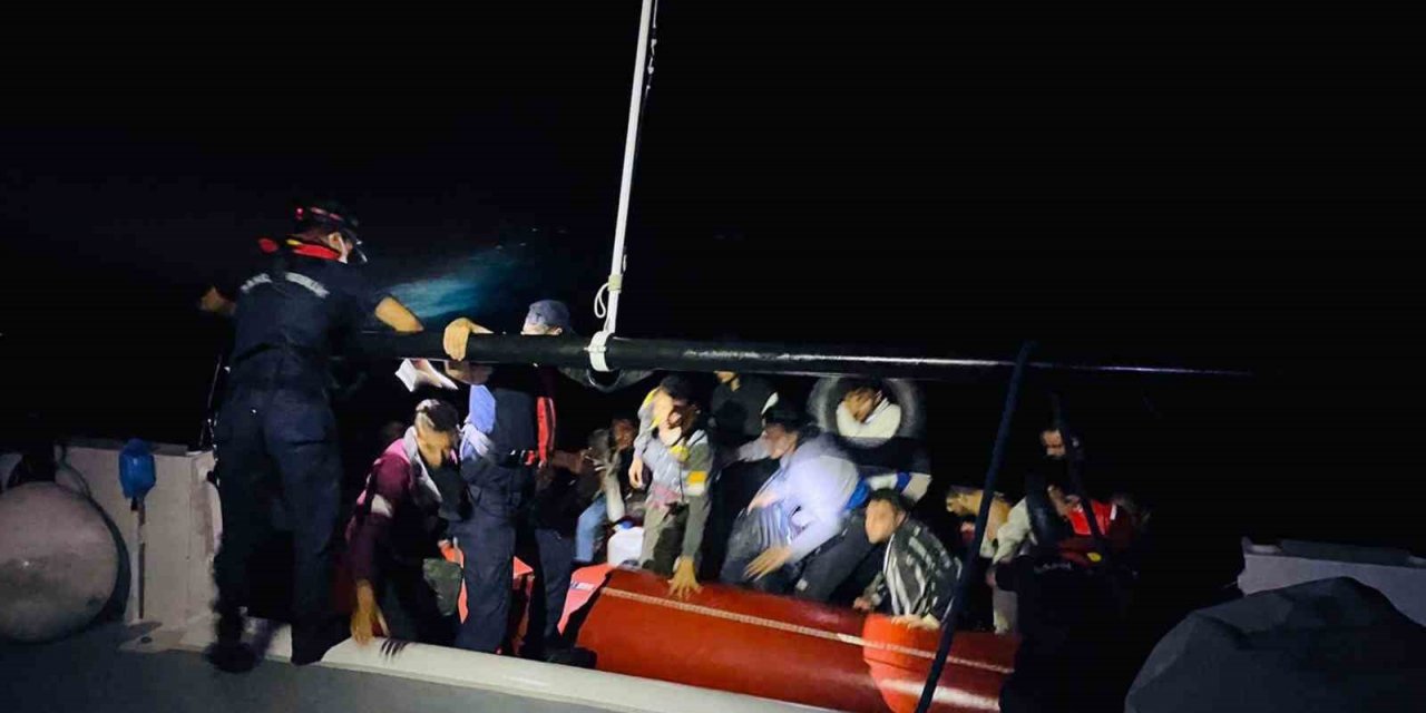 Datça’da 18 düzensiz göçmen kurtarıldı