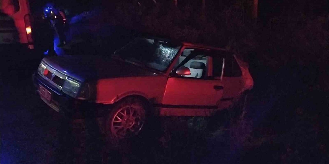 Ambulans otomobile çarptı, 3 sağlıkçı yaralandı