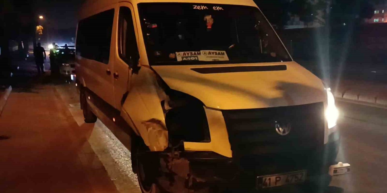 "Dur" ihtarına uymayan alkollü minibüs sürücüsü polisi peşine taktı