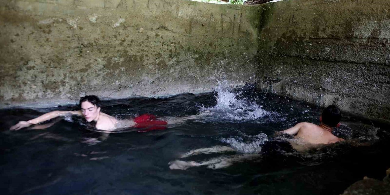 Bir yanda Uludağ’ın buz gibi suyu, diğer yanda 40 derece kaplıca hamamı