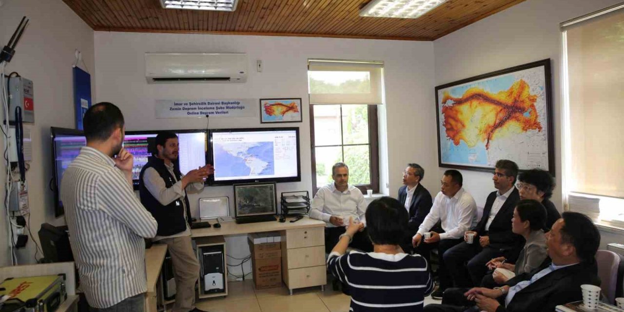 Çinli heyet, deprem çalışmaları için Kocaeli’ye geldi