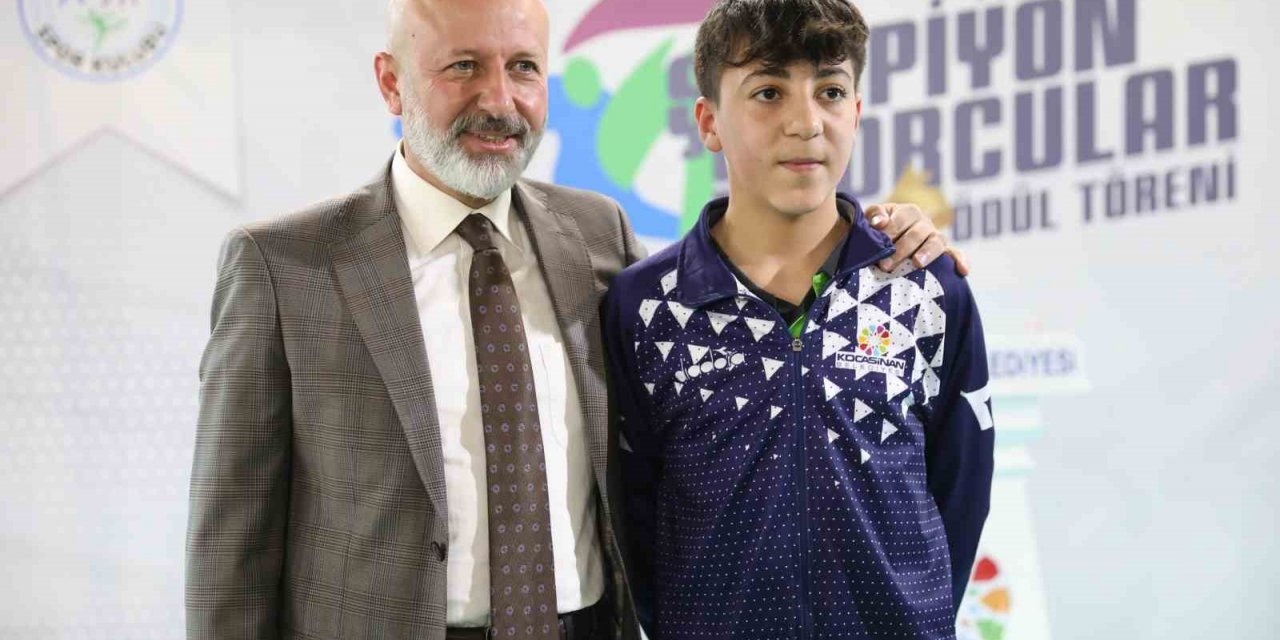 Başkan Çolakbayrakdar; “Alt yapıdan yetiştirdiğimiz kahraman, dünyanın tanıdığı bir sporcu oldu”