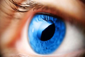 Sigara içmek gözleri de bozuyor!