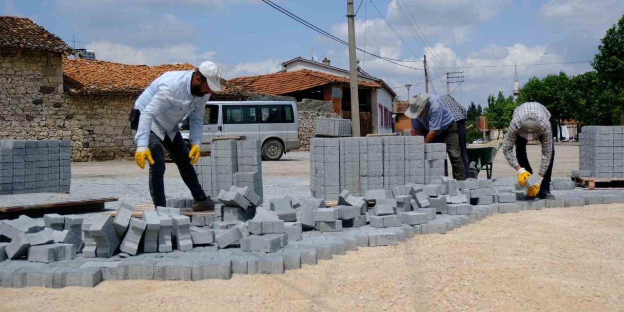 Kırsal ve merkez mahallelerde yol çalışmaları devam ediyor