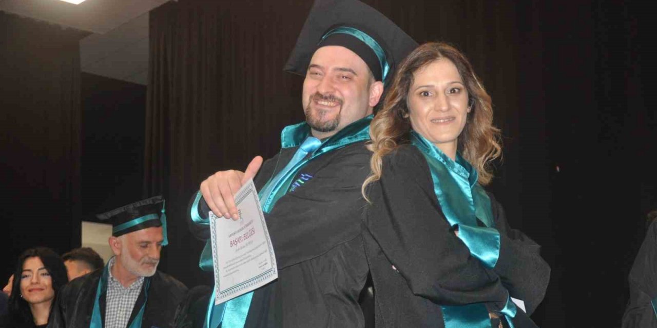 Aynı okulda öğrenim gören abla-kardeş okulu birinci ve ikinci olarak bitirdi