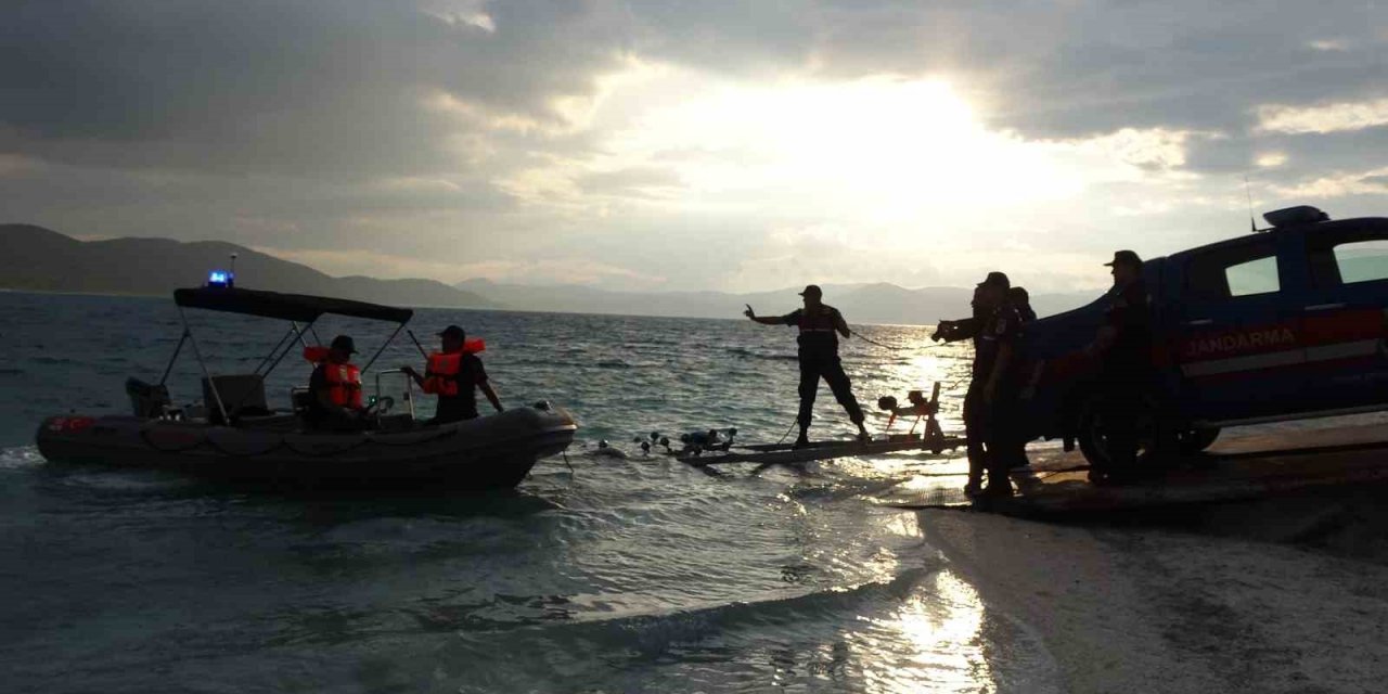 Salda Gölü’nün güvenliği karada 8X8 amfibik UTV’ler, gölde elektrikli amfibi botlar ile sağlanıyor