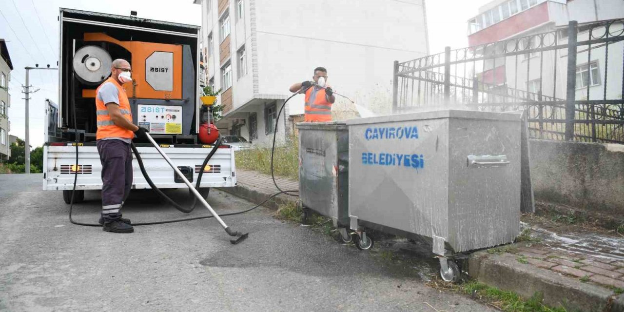 Çöp konteynerleri yerinde yıkanıyor