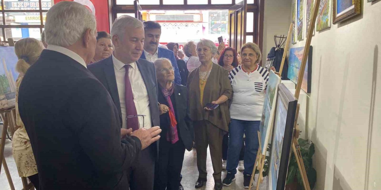 Ressamlar sergi açtı