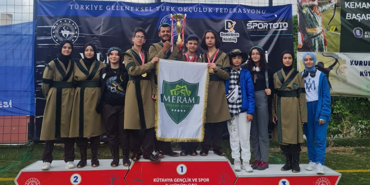 Türk okçuluğunda Meram rüzgarı! 4 madalya ile tarihi bir başarıya imza attılar