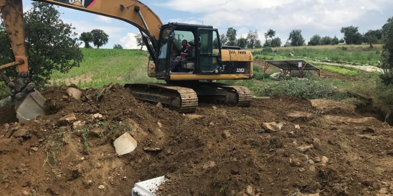 Eşme’de selden zarar gören yollar onarıldı