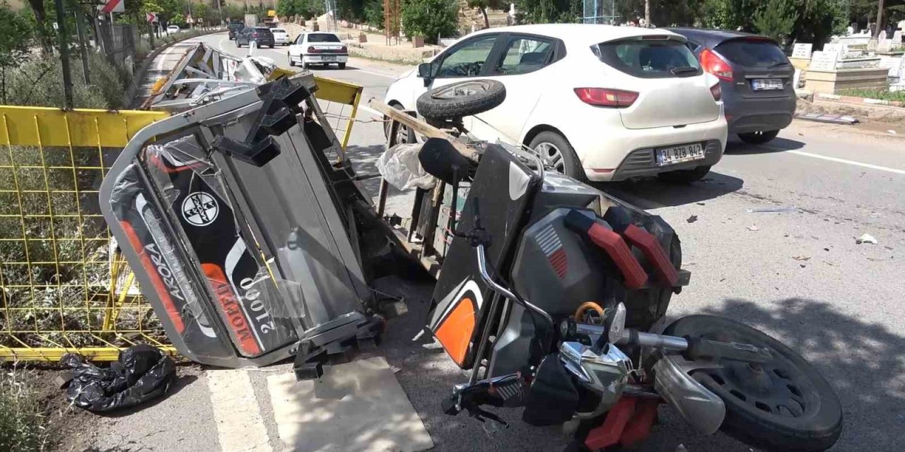 Otomobil ile elektrikli bisiklet çarpıştı: 1 yaralı