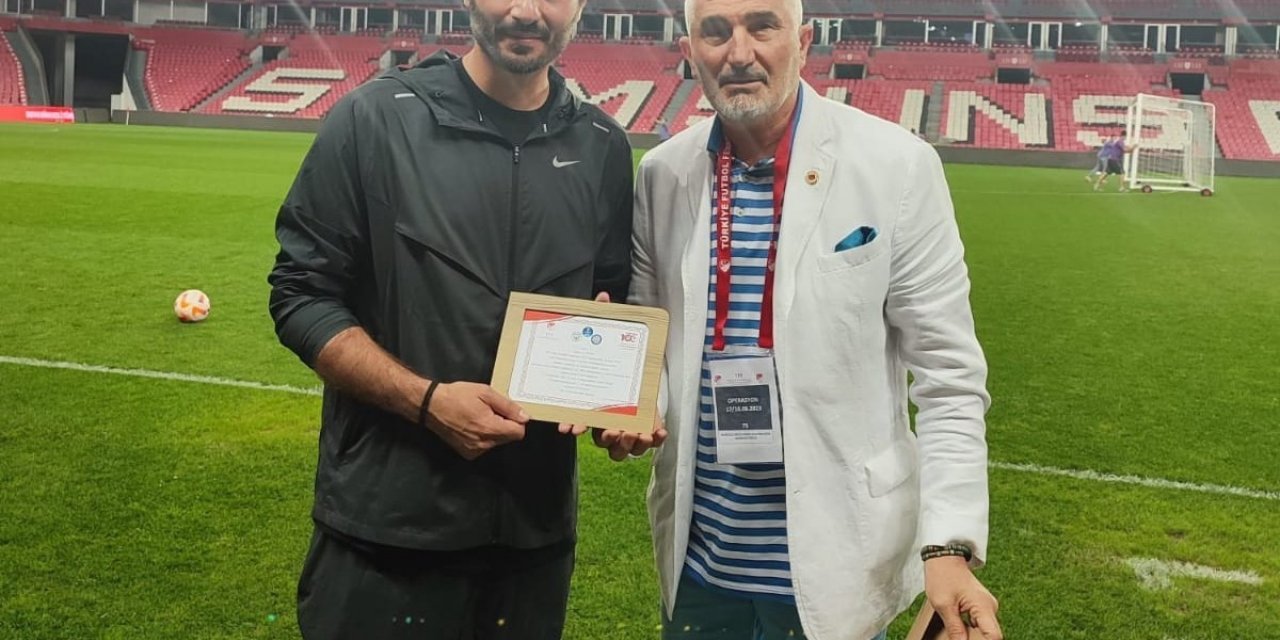 TÜRFAD’dan milli maça özel ’vefa’ plaketleri