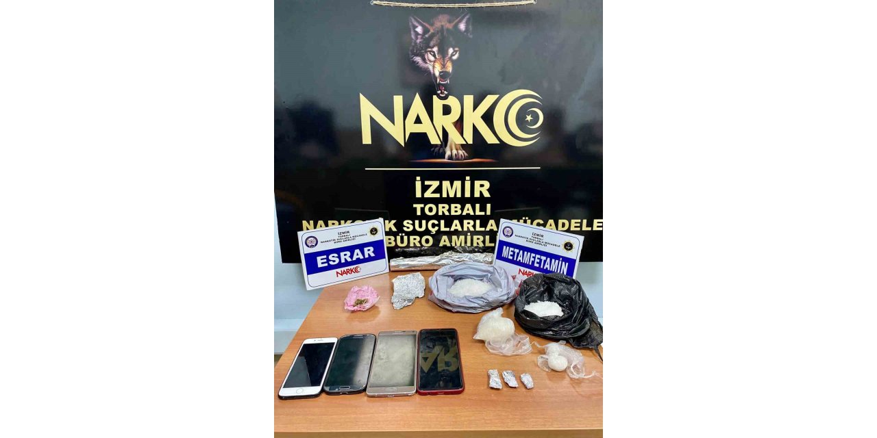 Kiraladıkları dairede uyuşturucu satarken yakalandılar