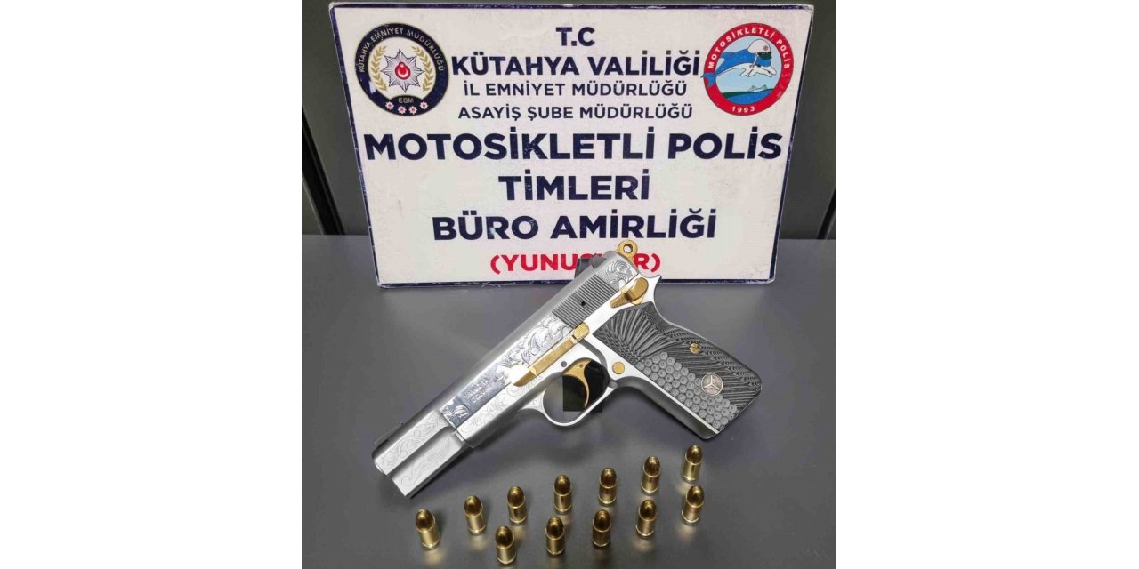 Mesken bulundurma ruhsatlı tabancasını taşırken Yunus Timlerine yakalandı