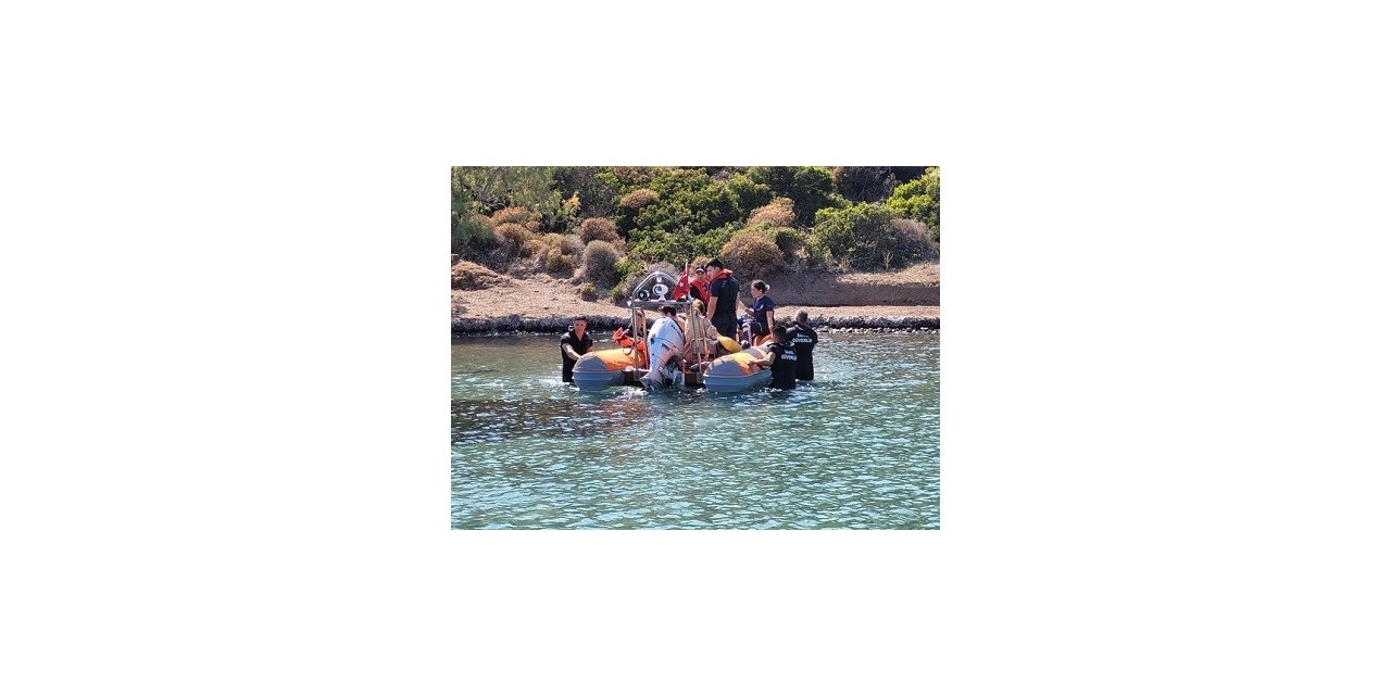 Adada yaralanan vatandaş, botla limana getirildi