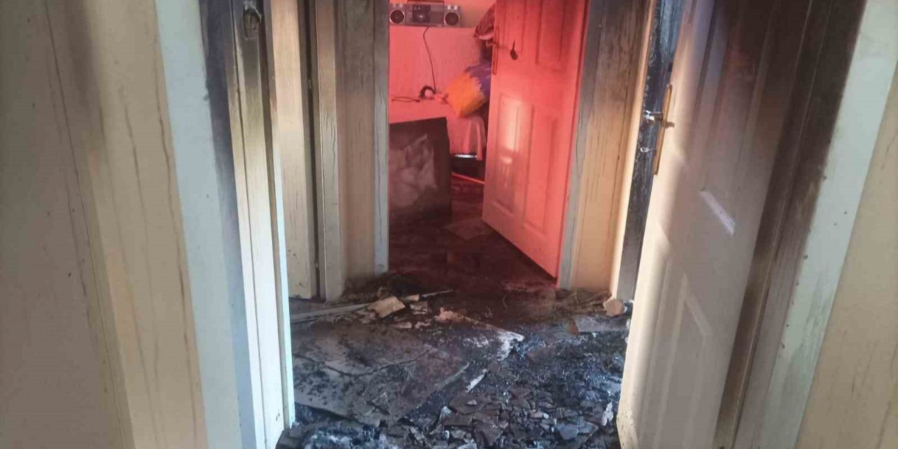 Prefabrik ev alev alev yandı