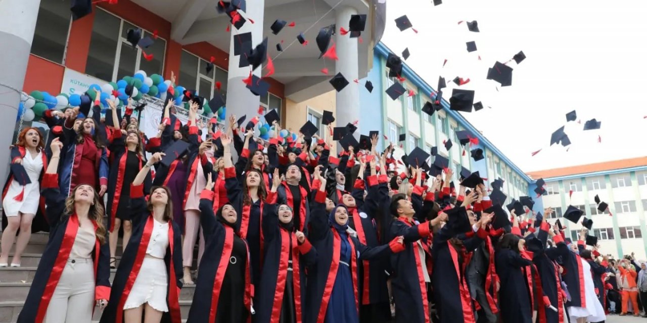 KSBÜ’de mezuniyet coşkusu yaşandı
