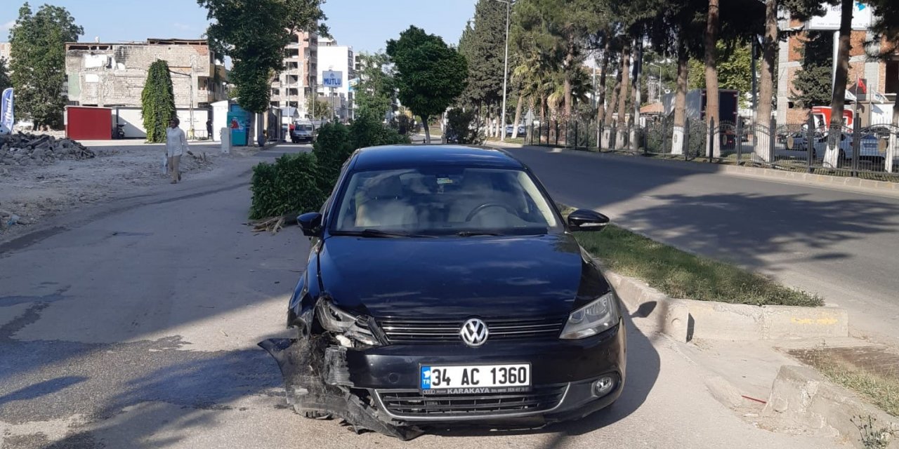 Otomobil ile beton mikseri çarpıştı: 1 yaralı