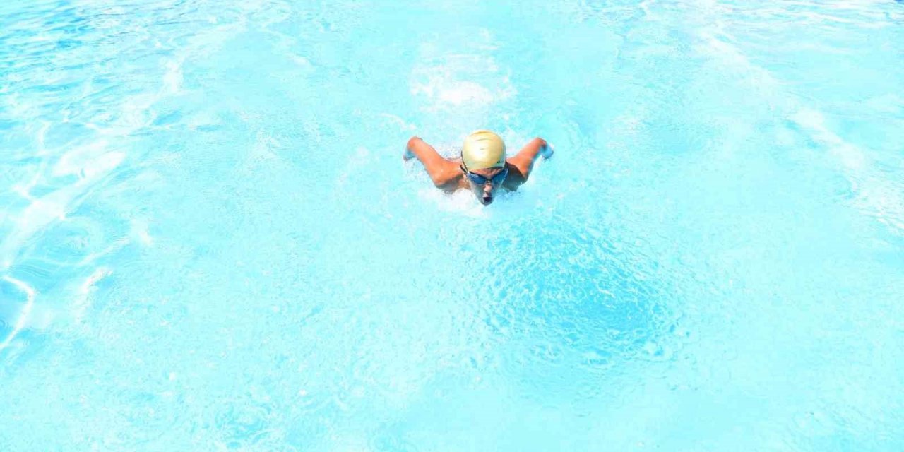 İlk kulaçlar atıldı havuzlar şenlendi