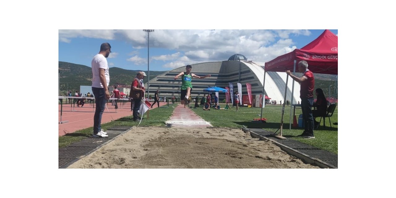 Bingöl’e 10 ilden gelen 200 sporcu atletizm pistinde ter döktü