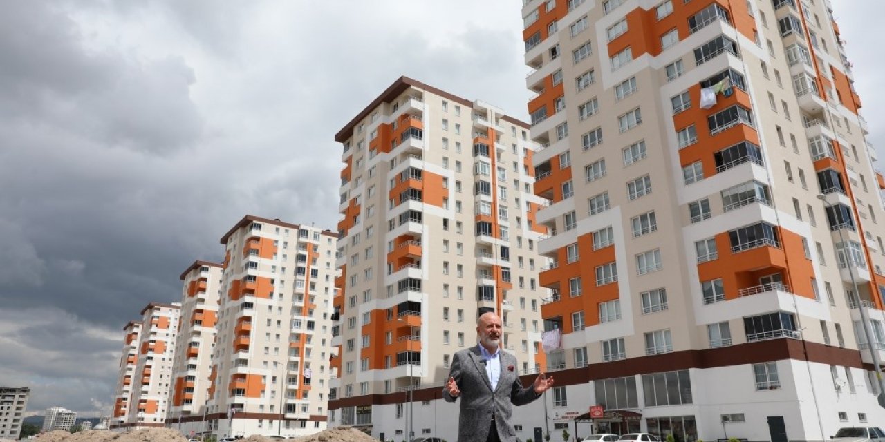 Başkan Çolakbayrakdar; “Dönüşümle sosyal odaklı örnek bir mahalle inşa ediyoruz”