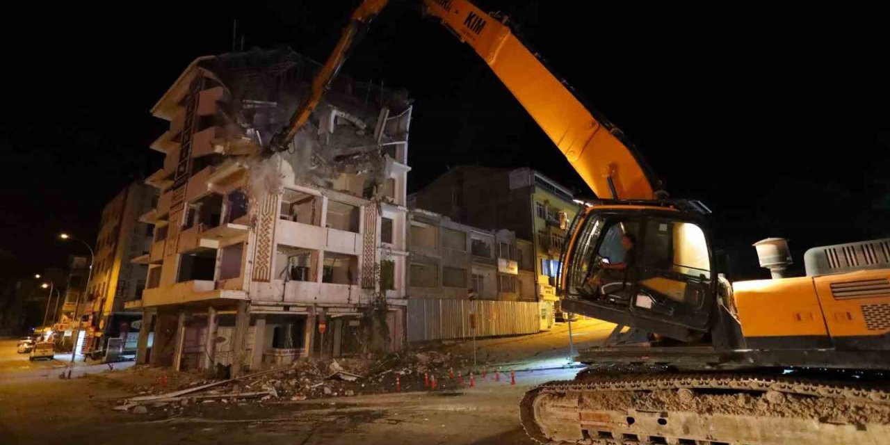 Aksaray’da risk teşkil eden yapılar yıkılıyor