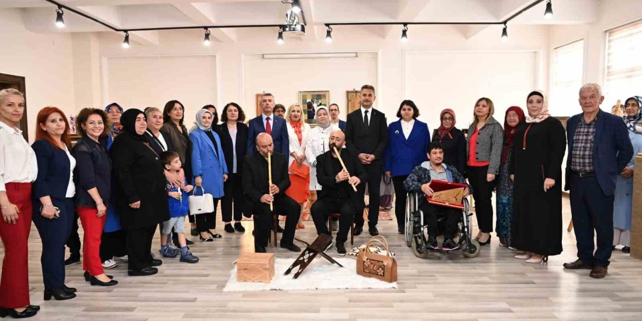 Yıl sonu sergisi ’el sanatları şölenine’ dönüştü