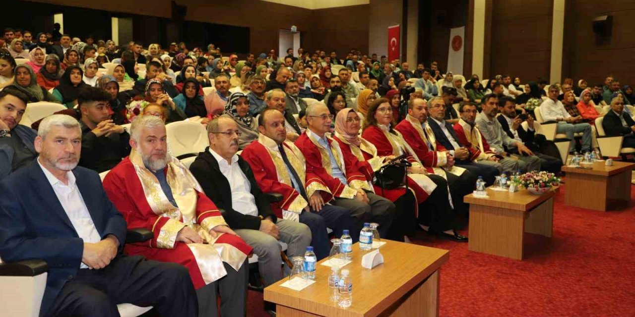 NEVÜ İlahiyat Fakültesi’nden mezuniyet gururu