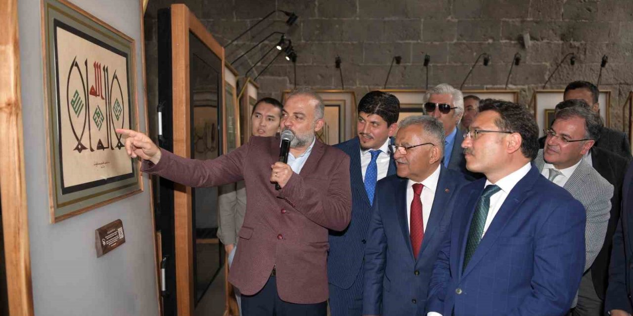 Vali Çiçek ve Başkan Büyükkılıç, Kelime-i Tevhid Hat Eserleri Sergisi’nin açılışını yaptı