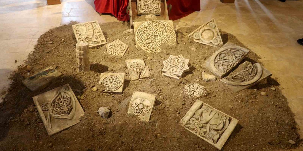 ‘Bozkırda Yükselen Tarih Divriği Ulu Cami ve Darüşşifası’ isimli sergi açıldı