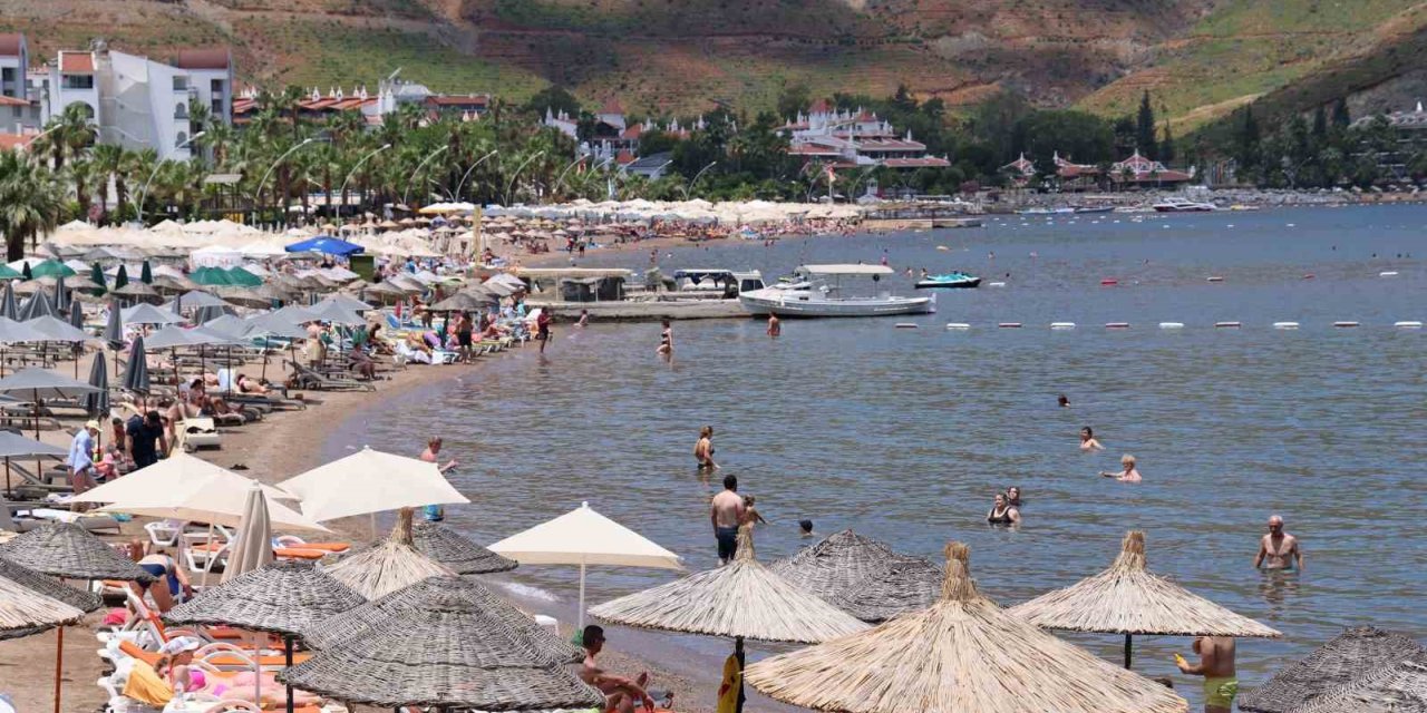 Marmaris’te plajlar yaza hazır