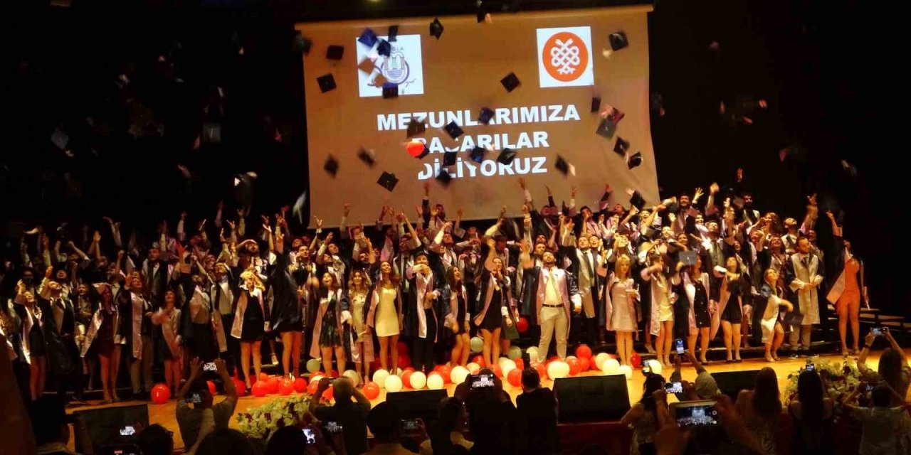 MSKÜ Tıp Fakültesi’nden 127 öğrenci mezun oldu