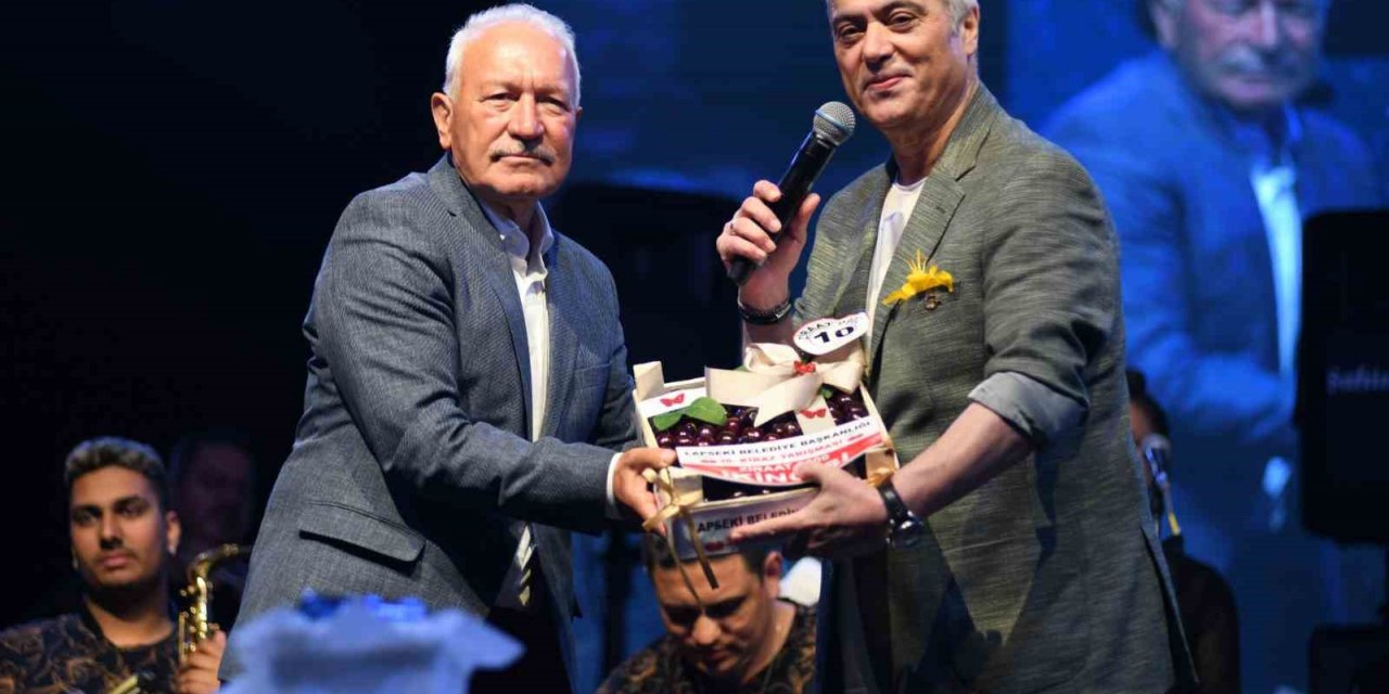 Lapseki Belediyesi 38. Kiraz Festivali’nde Cengiz Kurtoğlu coşkusu yaşandı