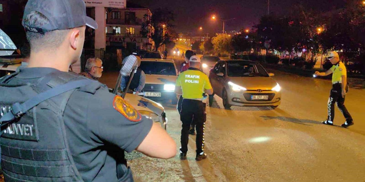 Polisin huzur uygulamasında kediyle imtihanı kamerada