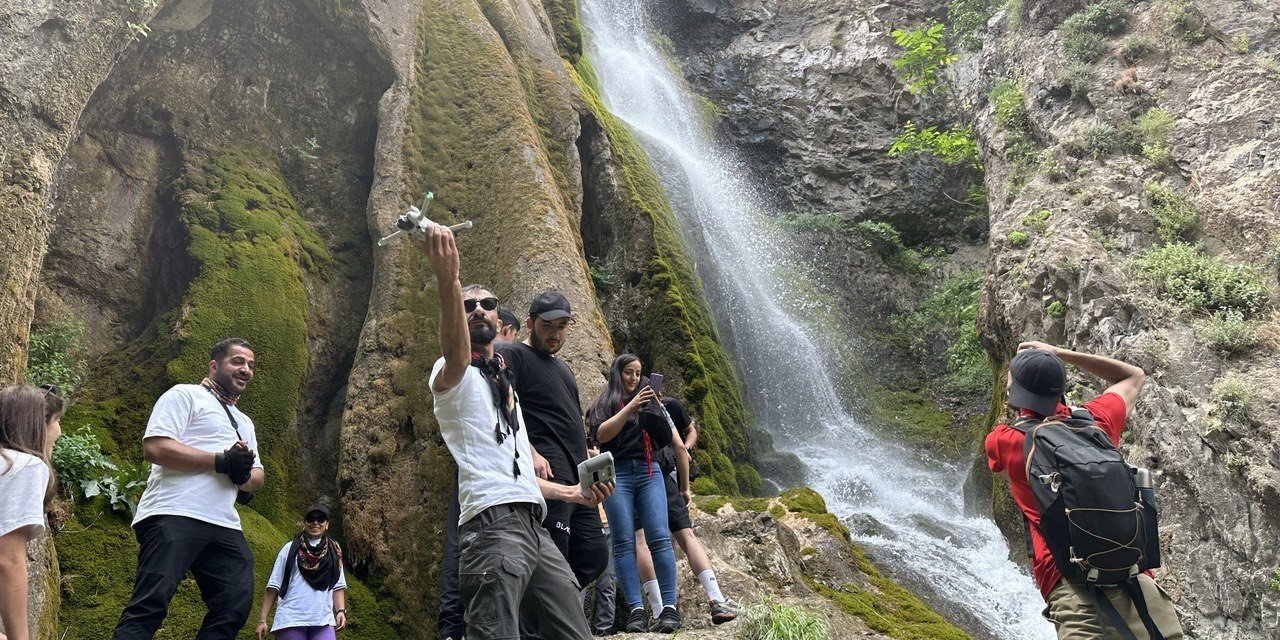 Yüksekovalı dağcılar Kaval Şelalesi’ni gezdi