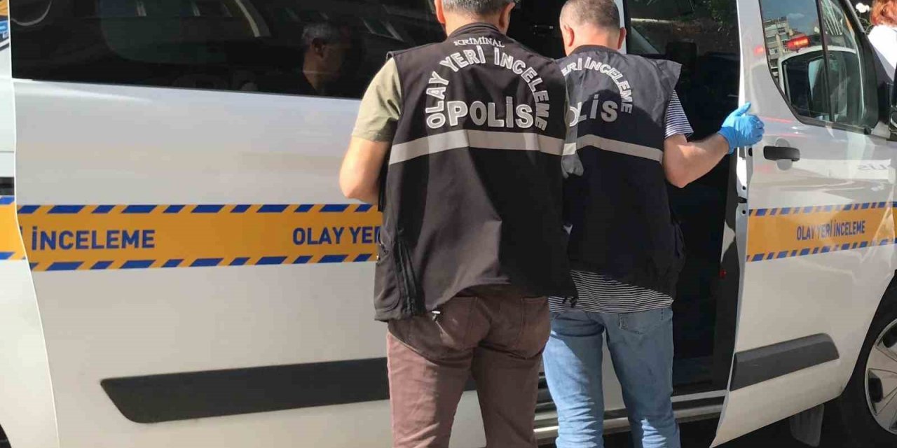 İki grup gencin kavgasında bıçaklar çekildi; 3 yaralı