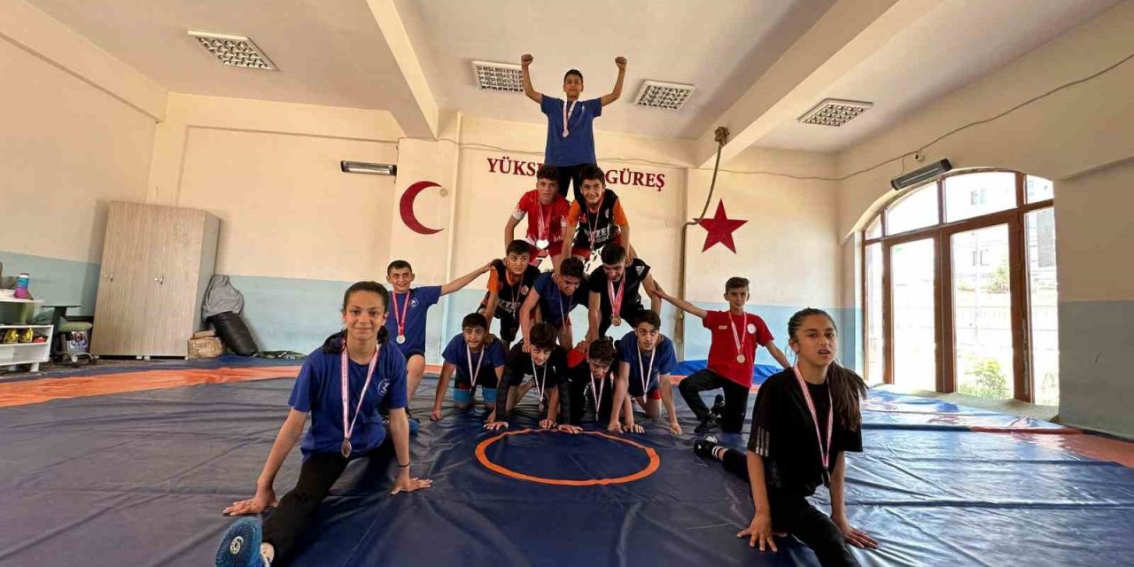 Yüksekovalı güreşçiler dünya şampiyonasına hazırlanıyor